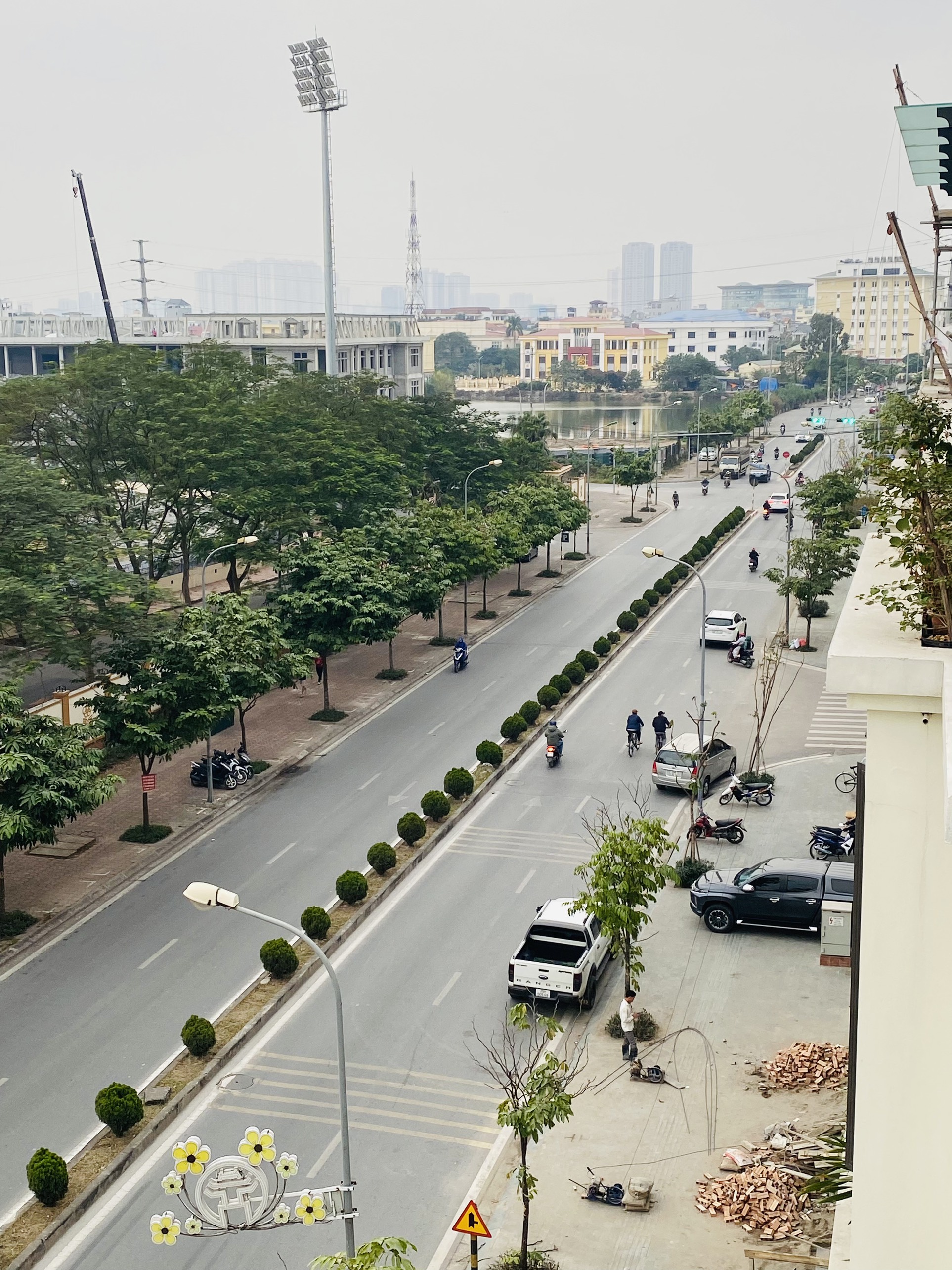 Cần bán nhà 5 tầng đã hoàn thiện mặt đường to Vũ Lăng 25m, gần BX Nước Ngầm, sổ hồng vuông vắn